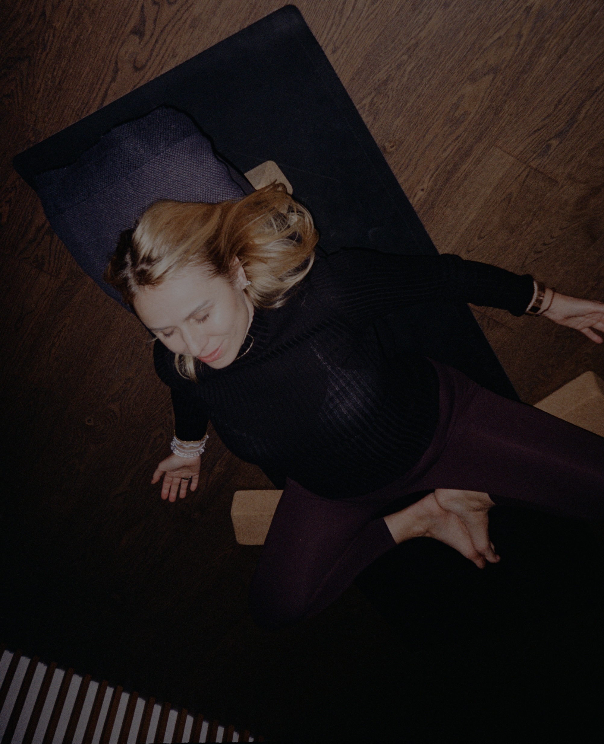 16.1.  WEEKEND VIBES: YIN YOGA FLOW